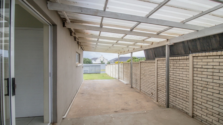 6 Bedroom Property for Sale in Kidds Beach Eastern Cape